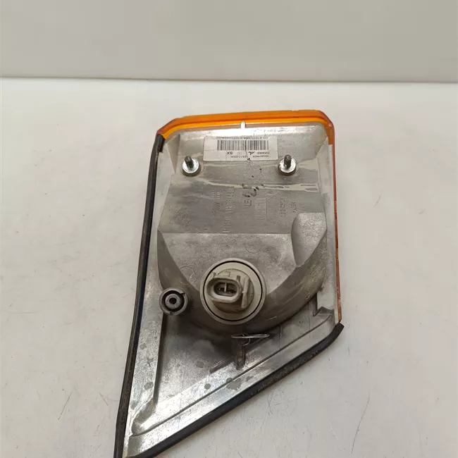 Fanalino anteriore sinistro