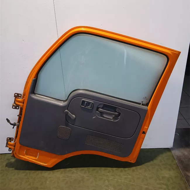 Porta anteriore destra