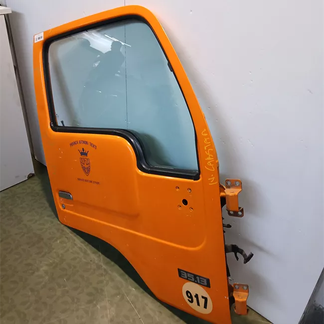 Porta anteriore destra