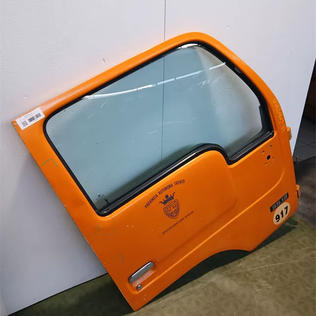 Porta anteriore destra