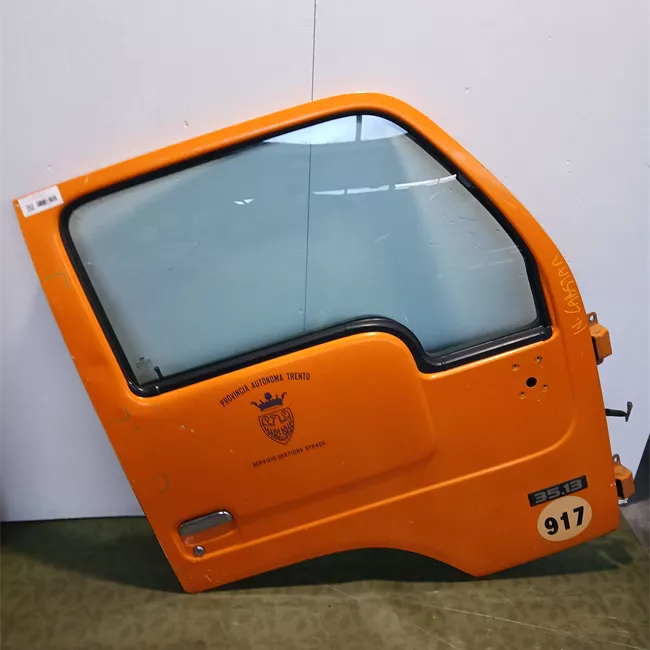 Porta anteriore destra