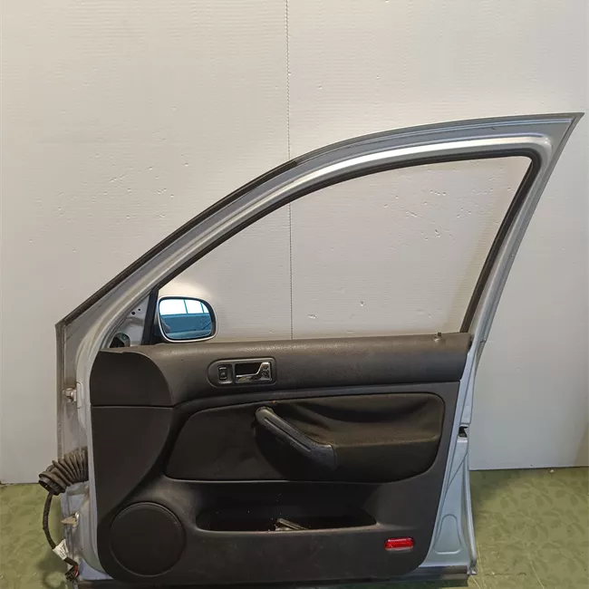 Porta anteriore destra