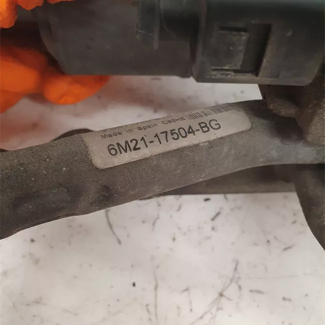 Motorino tergiparabrezza divergente destro