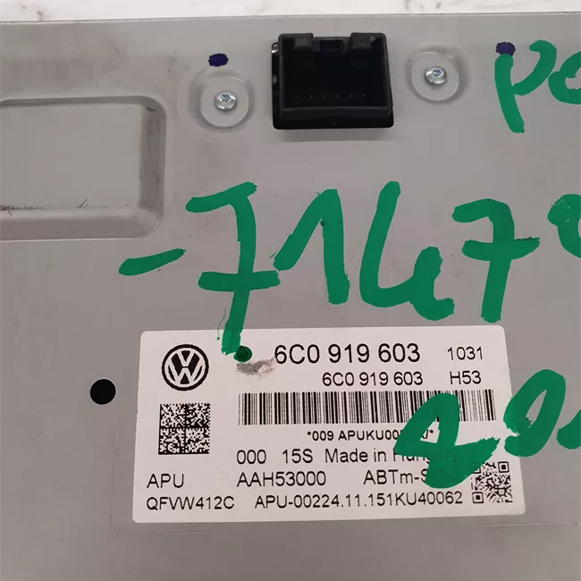 Radio con sistema di navigatore satellitare