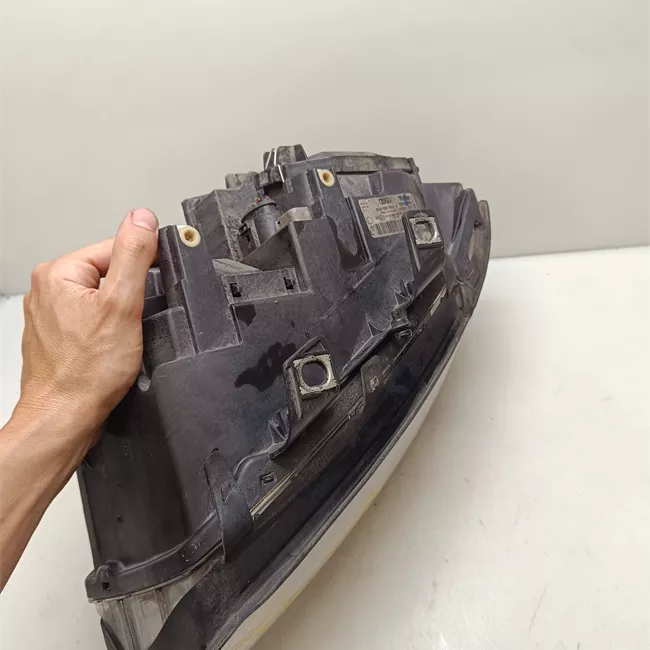 Proiettore sinistro regolazione altezza