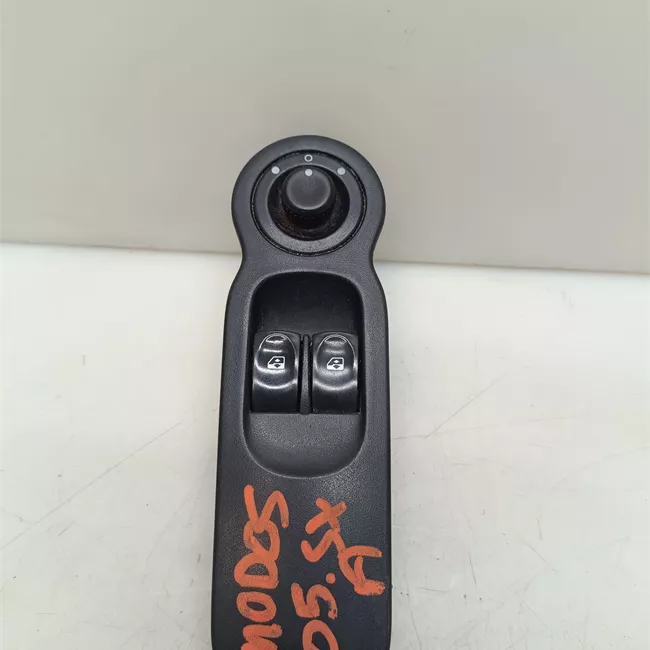 Interruttore alzacristalli porta anteriore sinistro