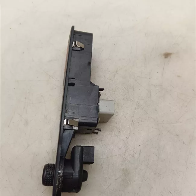 Interruttore alzacristalli porta anteriore sinistro