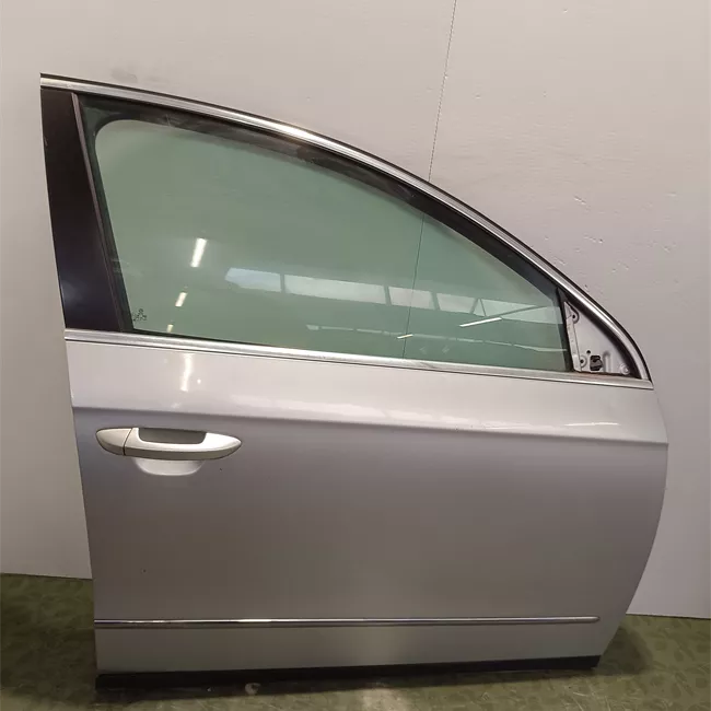 Porta anteriore destra