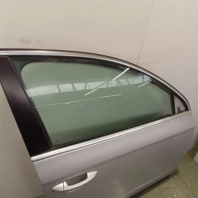 Porta anteriore destra