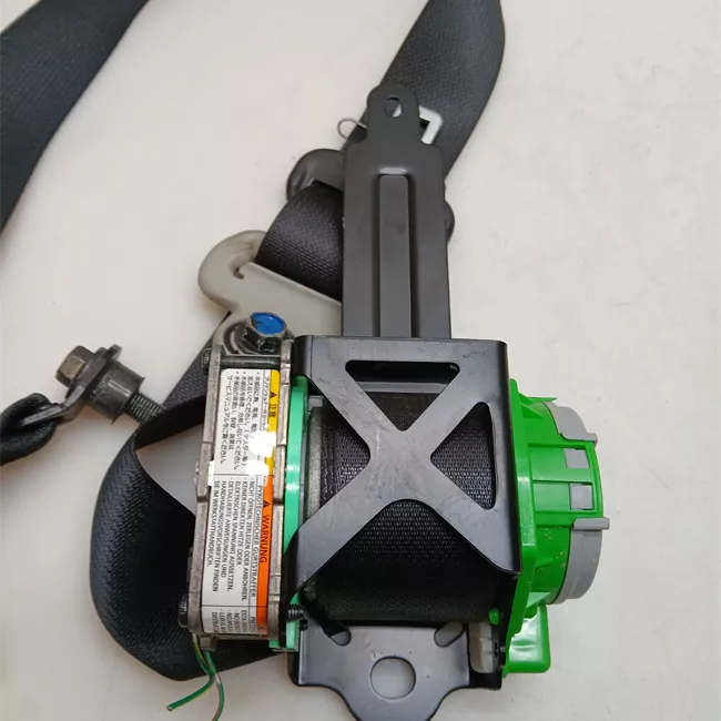 Cintura di sicurezza anteriore sinistra con aggancio