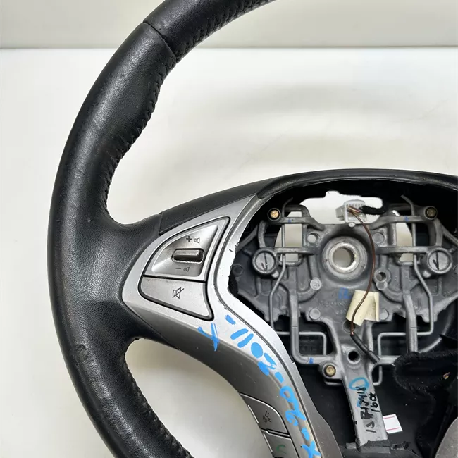 Volante Pelle con comandi radio