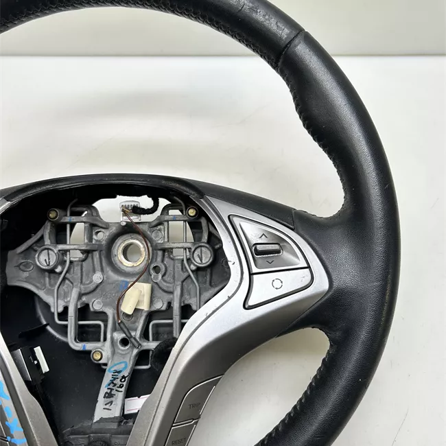 Volante Pelle con comandi radio