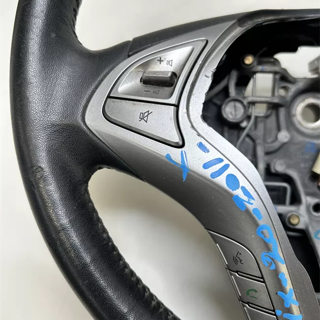 Volante Pelle con comandi radio