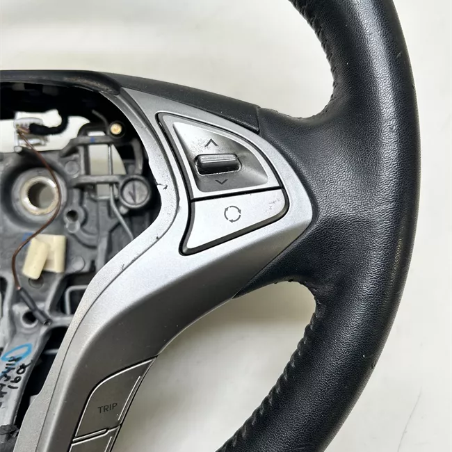 Volante Pelle con comandi radio