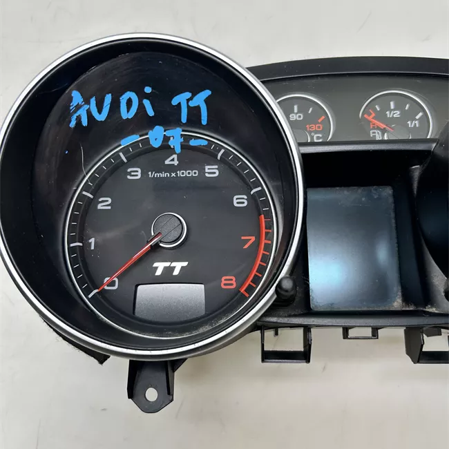 Quadro strumenti completo 280km/h