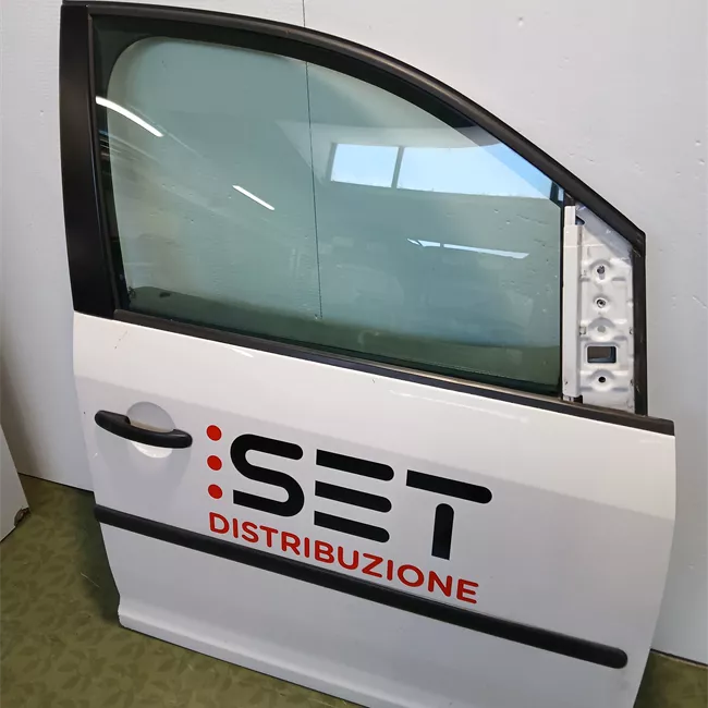 Porta anteriore destra