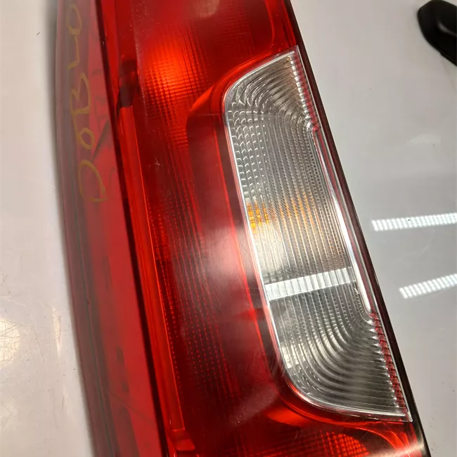 Fanale posteriore sinistro