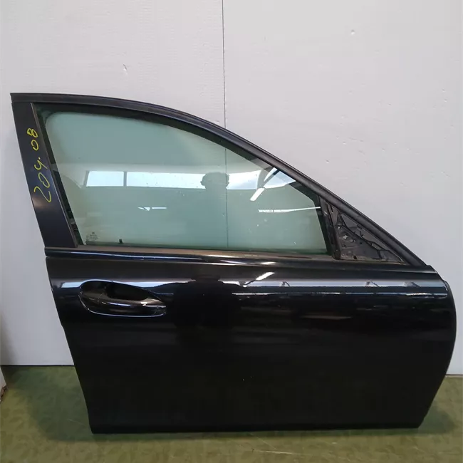 Porta anteriore destra