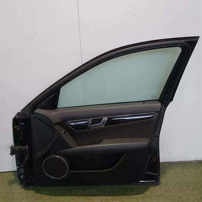 Porta anteriore destra