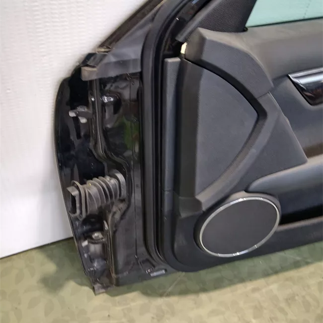 Porta anteriore destra