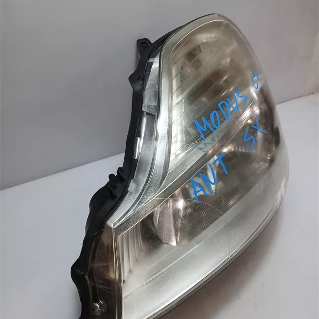 Proiettore sinistro Faro 02