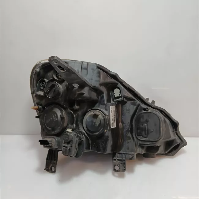 Proiettore sinistro Faro 02