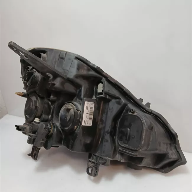 Proiettore sinistro Faro 02