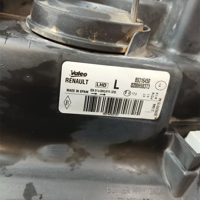 Proiettore sinistro Faro 02