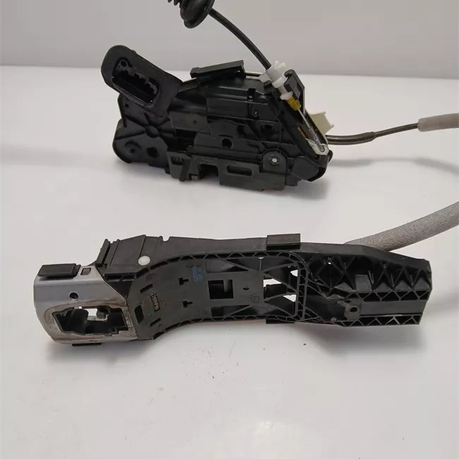 Serratura porta anteriore sinistra