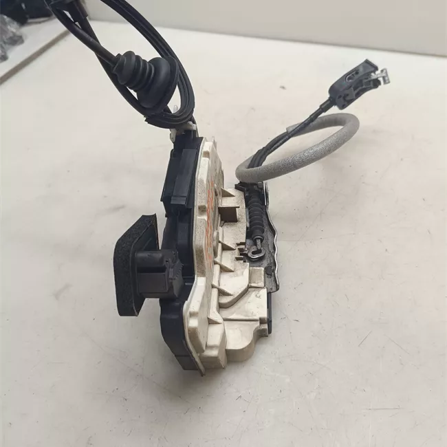 Serratura porta anteriore destra