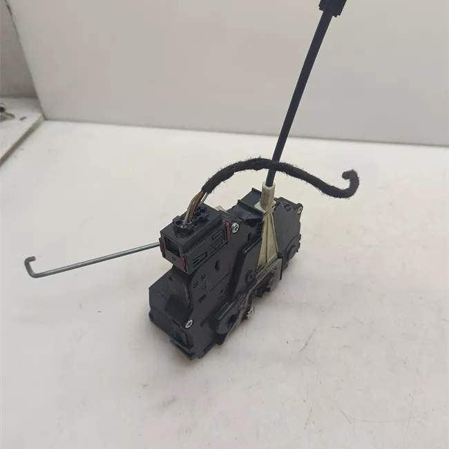 Serratura porta anteriore sinistra