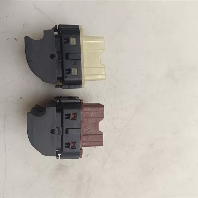 Interruttore alzacristalli porta anteriore