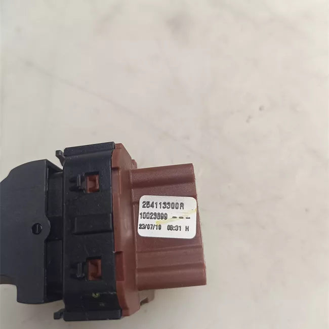 Interruttore alzacristalli porta anteriore