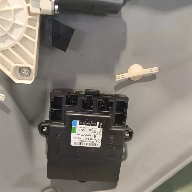 Motorino alzacristallo porta posteriore destro