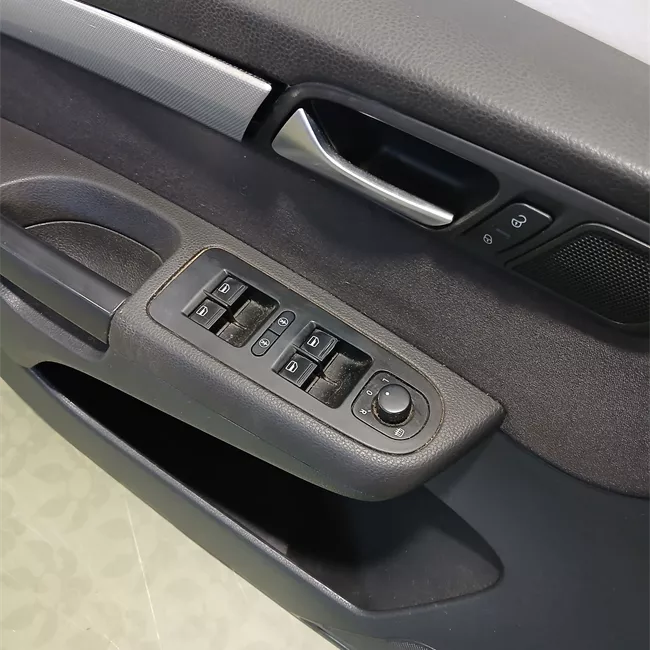 Pannello interno porta anteriore sinistro Tessuto nero titanio