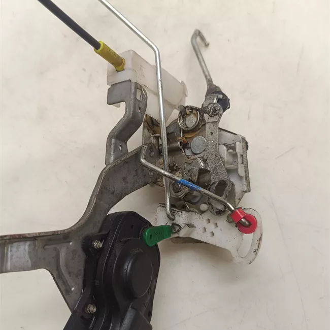 Serratura porta anteriore sinistra