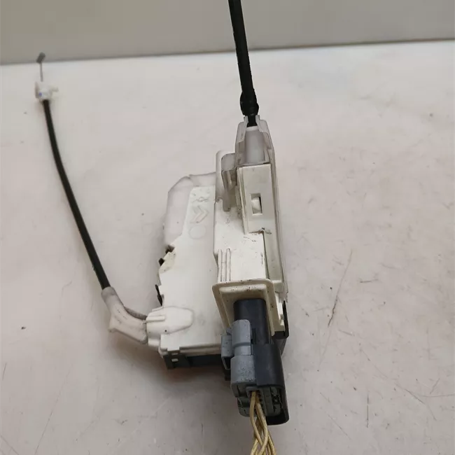 Serratura porta anteriore destra