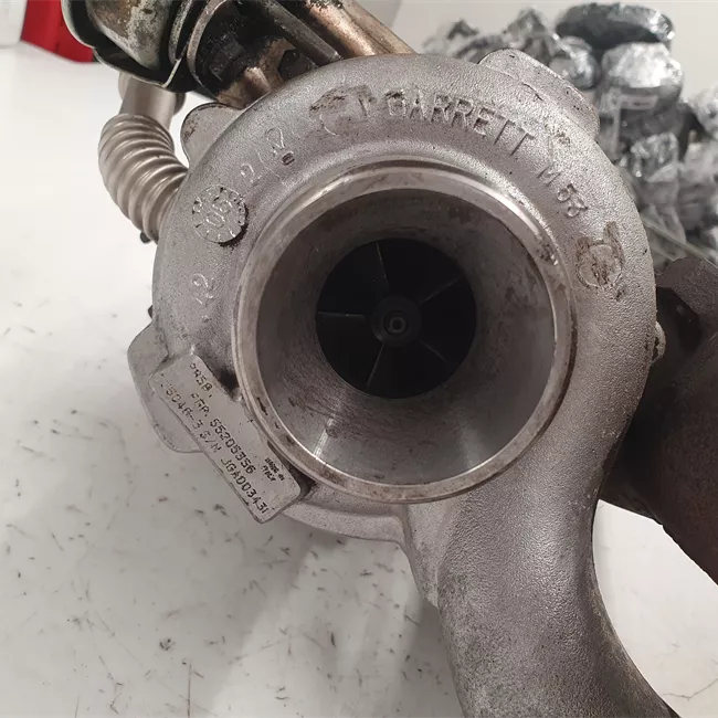 Turbocompressore con collettore scarico