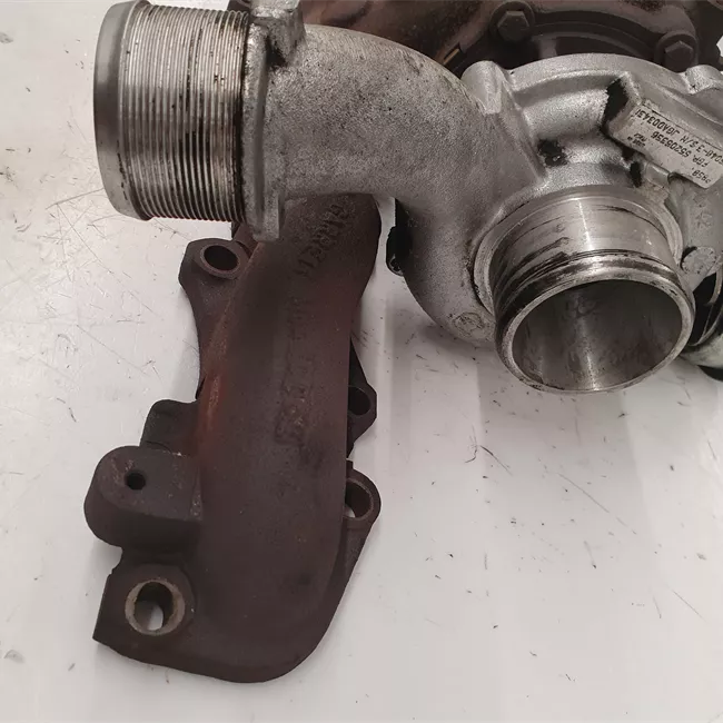 Turbocompressore con collettore scarico