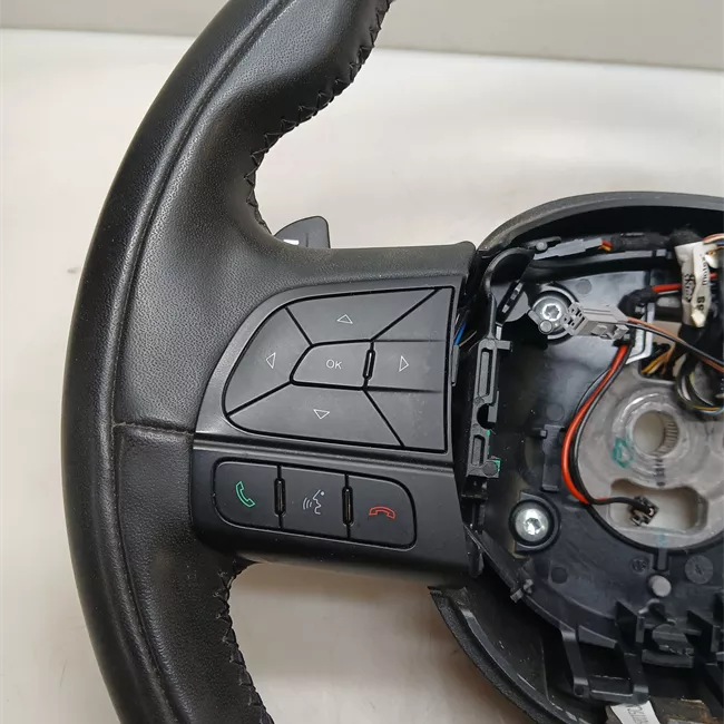Volante Pelle con comandi radio/telefono
