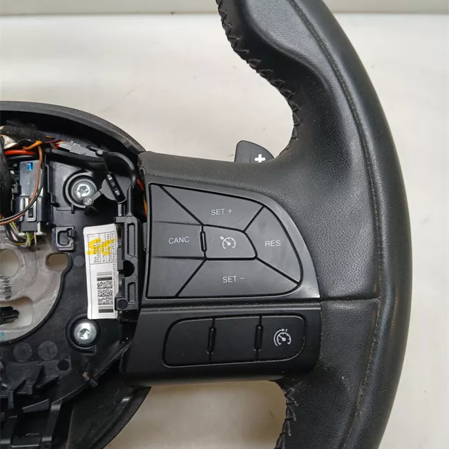 Volante Pelle con comandi radio/telefono