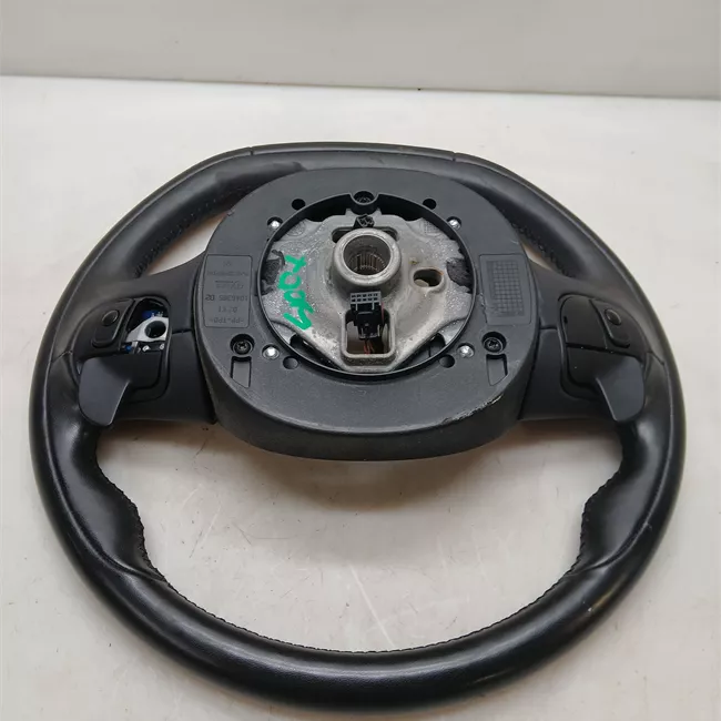Volante Pelle con comandi radio/telefono