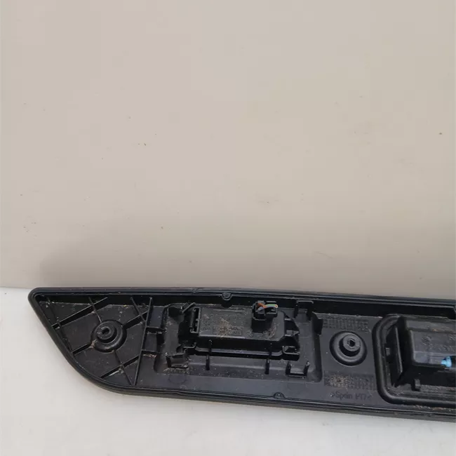 Pulsante portello posteriore