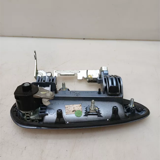 Maniglia porta anteriore sinistra