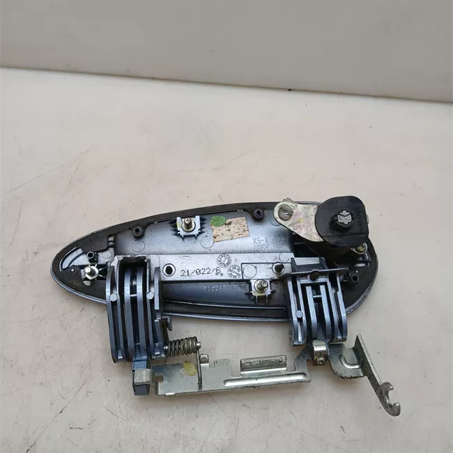 Maniglia porta anteriore sinistra