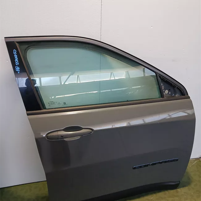 Porta anteriore destra