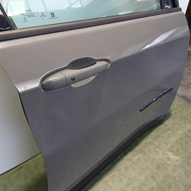 Porta anteriore destra