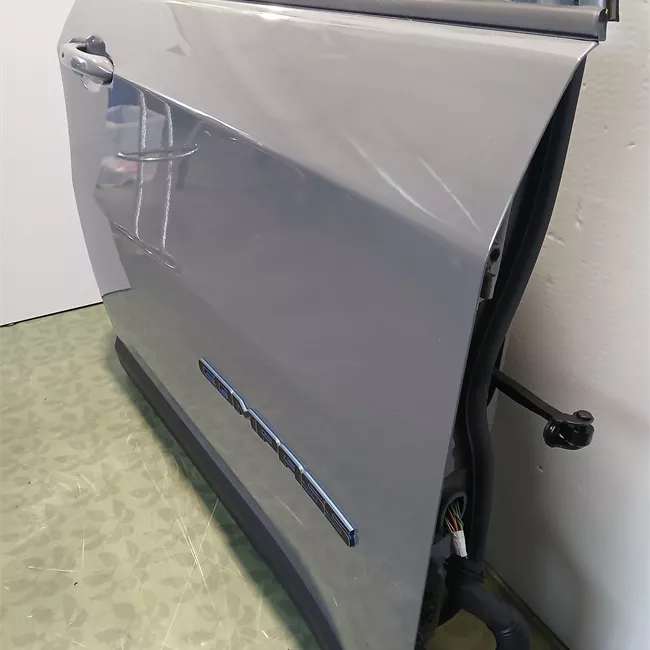 Porta anteriore destra