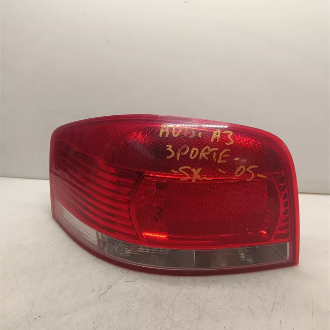 Fanale posteriore sinistro con retronebbia