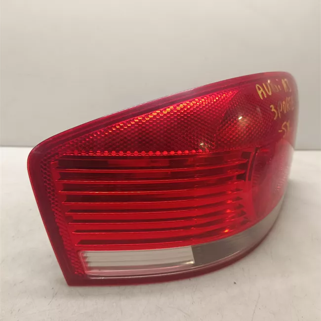 Fanale posteriore sinistro con retronebbia